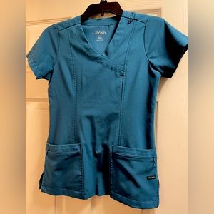 Like new Jockey scrub top.